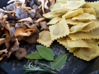 Ingredients per cuinar la pasta fresca amb camagrocs